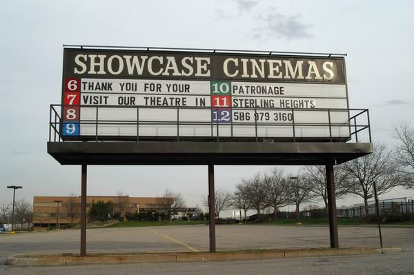 Showcase Cinemas Pontiac 6-12 - April 2003